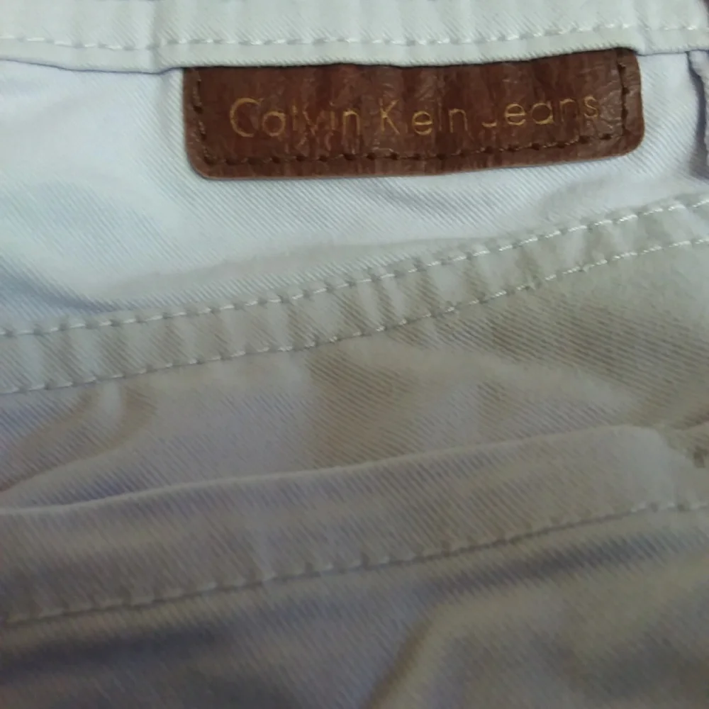 CALVIN KLEIN JEANS skinny crop in size 4. - Picture 5 of 5